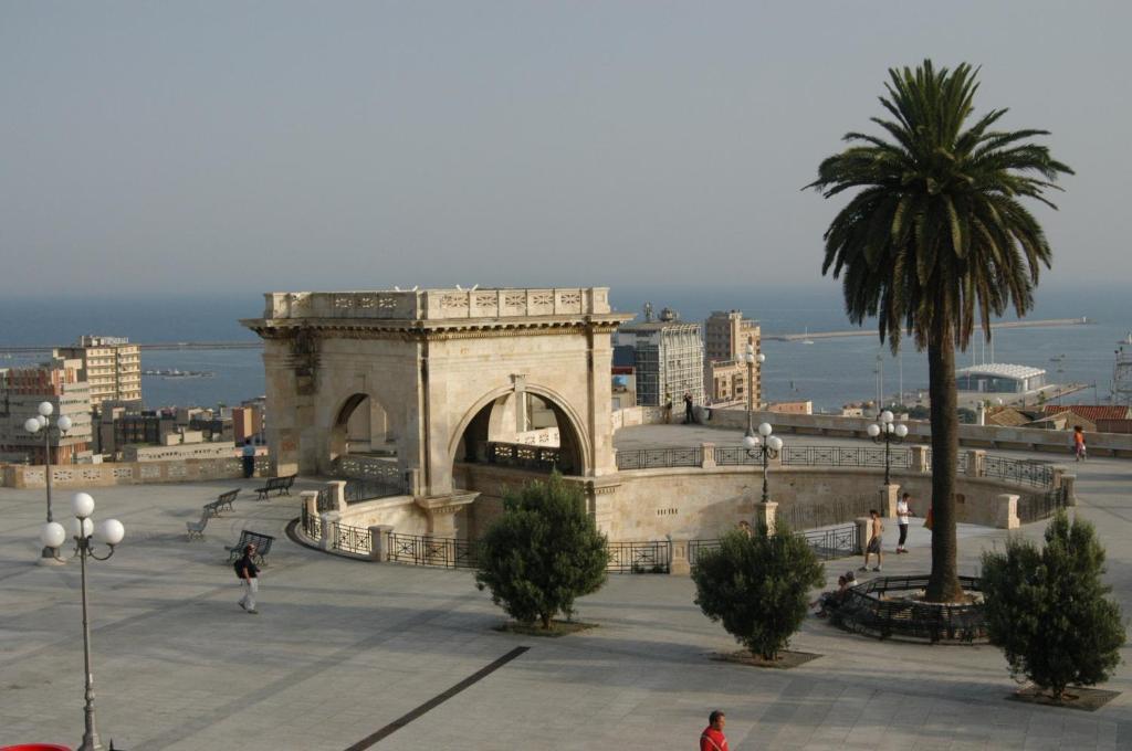 L'Arco Cagliari Bed & Breakfast Екстериор снимка
